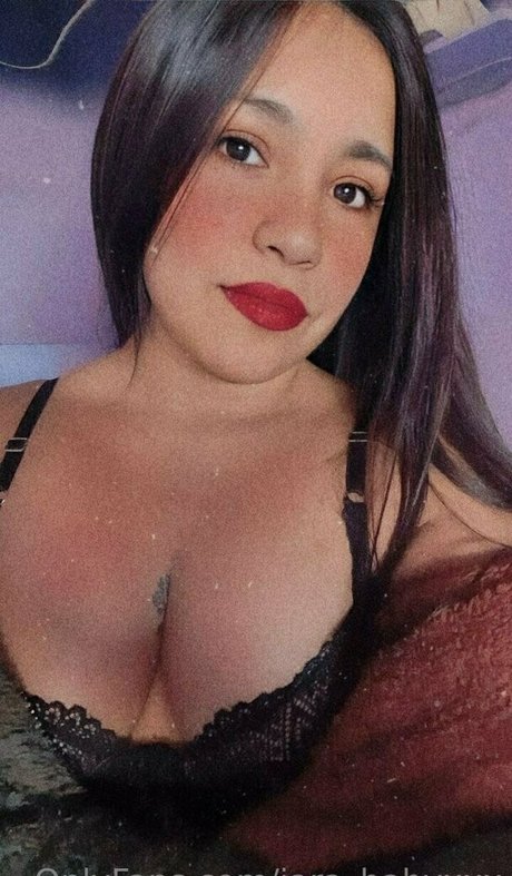 Nacktes geleaktes OnlyFans-Foto von Iarababyxxx