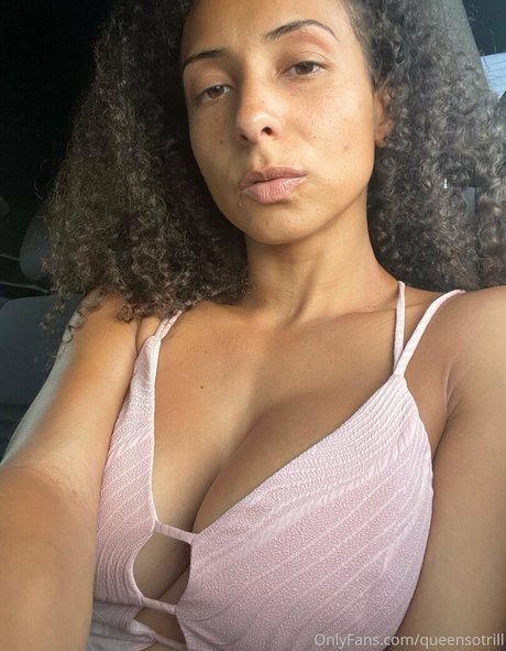 Nacktes geleaktes OnlyFans-Foto von Queensotrill