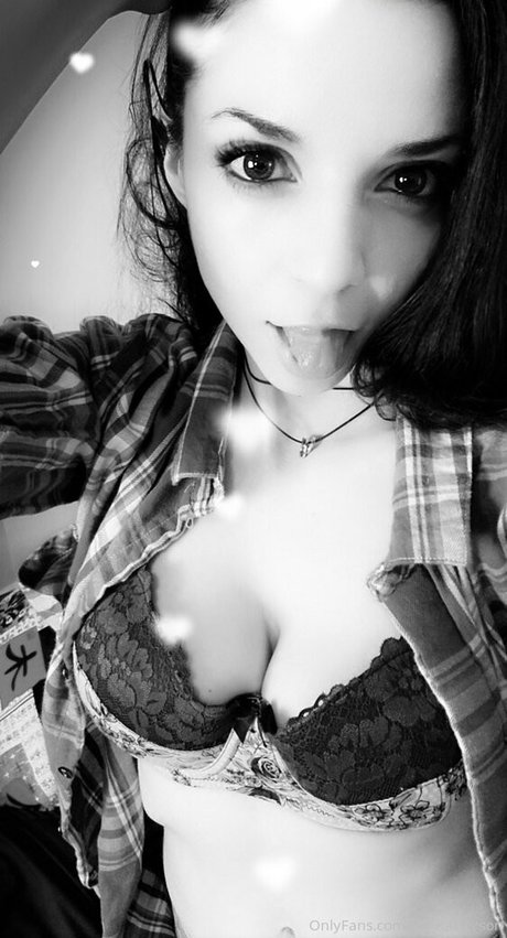 Nacktes geleaktes OnlyFans-Foto von Kitkattersonfreebies