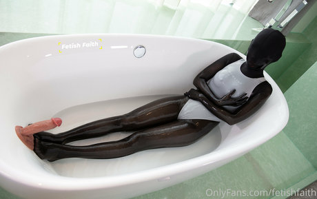 Nacktes geleaktes OnlyFans-Foto von Fetishfaith
