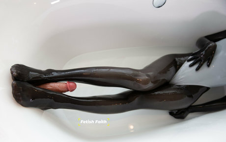 Nacktes geleaktes OnlyFans-Foto von Fetishfaith