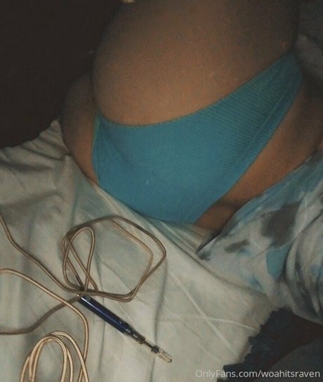 Nacktes geleaktes OnlyFans-Foto von Woahitsraven