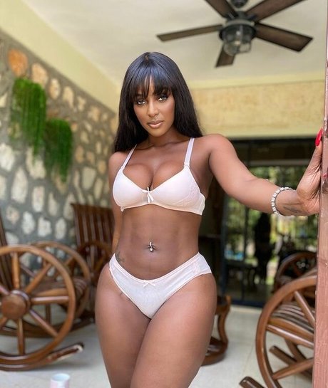 Nacktes geleaktes OnlyFans-Foto von Amara La Negra