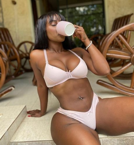 Amara La Negra