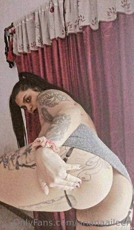 Nacktes geleaktes OnlyFans-Foto von Arianaaileen