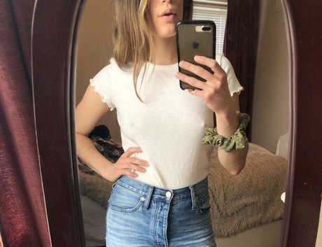Nacktes geleaktes OnlyFans-Foto von Natalienextdoor