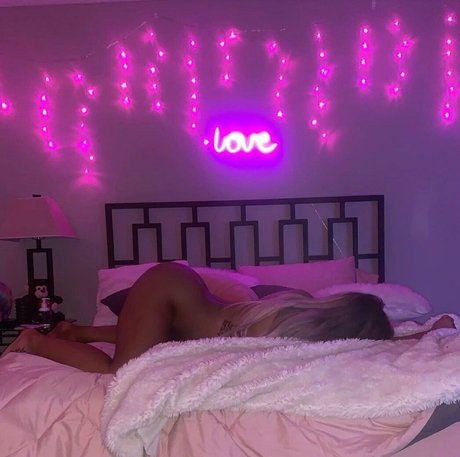 Nacktes geleaktes OnlyFans-Foto von Kendallovins