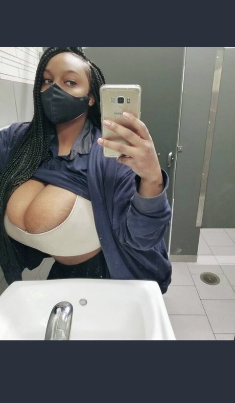 Nacktes geleaktes OnlyFans-Foto von Lashannaisrite