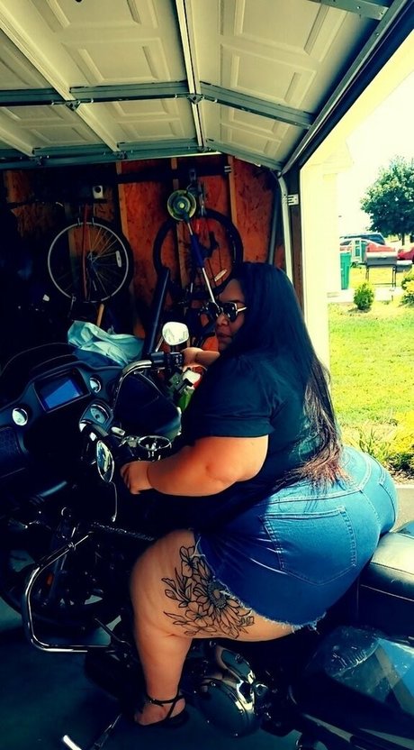 Bigbootydee89
