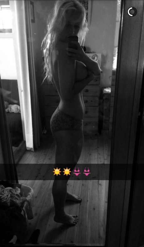 Nacktes geleaktes OnlyFans-Foto von Rosievan