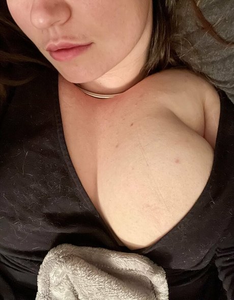 Nacktes geleaktes OnlyFans-Foto von Becomingrose
