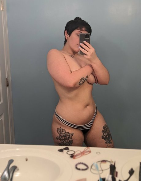 Nacktes geleaktes OnlyFans-Foto von Basilbabyy