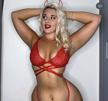 Nacktes geleaktes OnlyFans-Foto von Molly Harding