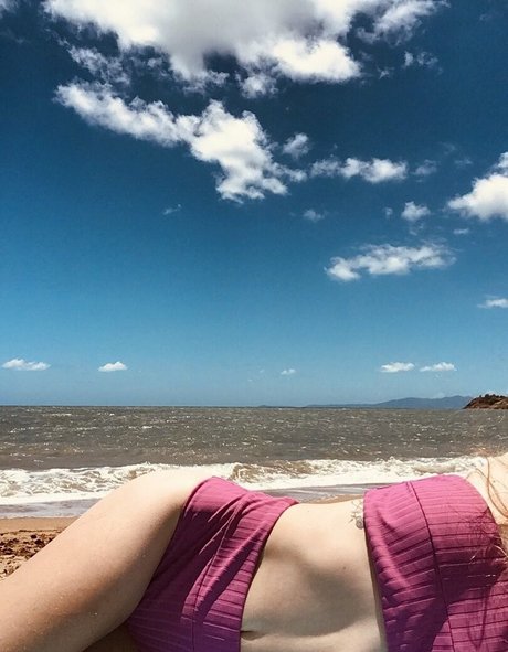 Nacktes geleaktes OnlyFans-Foto von Hippiebooty101
