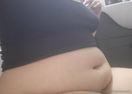 Nacktes geleaktes OnlyFans-Foto von Eveeeats