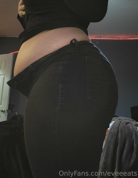Nacktes geleaktes OnlyFans-Foto von Eveeeats