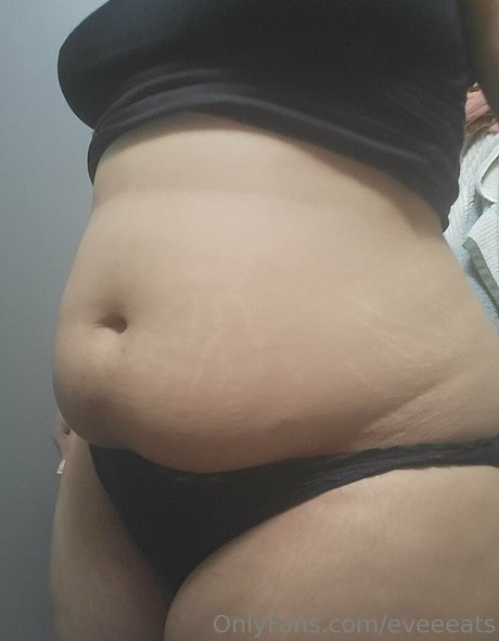 Nacktes geleaktes OnlyFans-Foto von Eveeeats