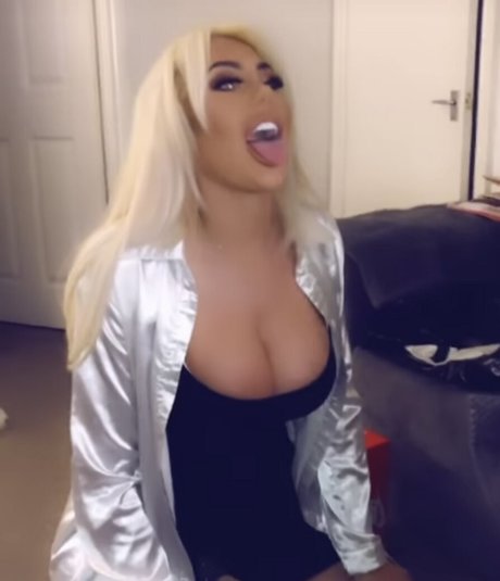 Nacktes geleaktes OnlyFans-Foto von Chloe Ferry