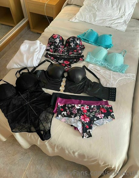 Nacktes geleaktes OnlyFans-Foto von Selinacuti