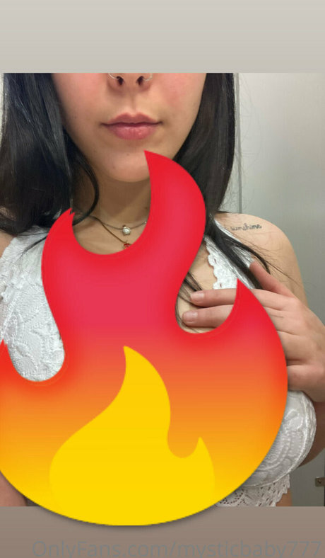Nacktes geleaktes OnlyFans-Foto von Mysticbaby777