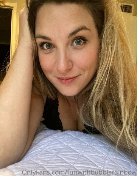 Nacktes geleaktes OnlyFans-Foto von Funwithbubblerainbow