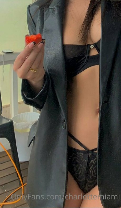 Nacktes geleaktes OnlyFans-Foto von Charlottemiami