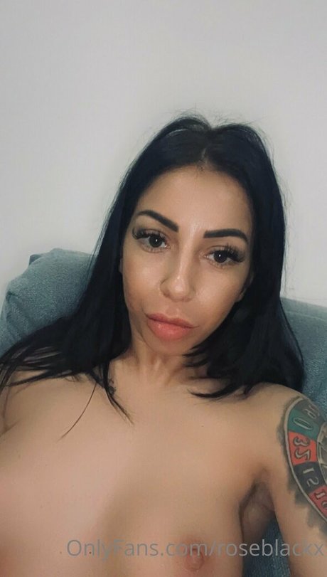 Nacktes geleaktes OnlyFans-Foto von Roseblackx