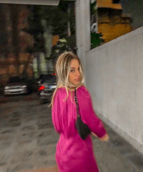 Nacktes geleaktes OnlyFans-Foto von Elena Lagou