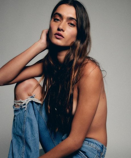 Nacktes geleaktes OnlyFans-Foto von Lexi Bhardwaj