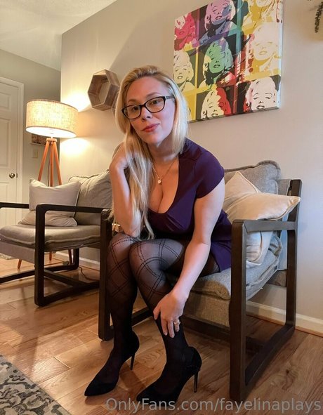 Nacktes geleaktes OnlyFans-Foto von Fayelinaplays