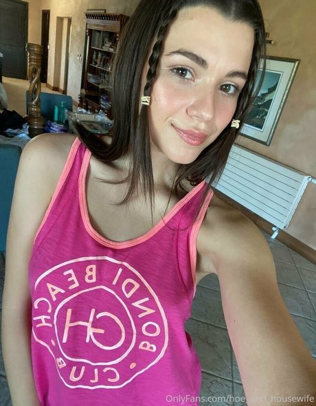 Nacktes geleaktes OnlyFans-Foto von Hoeandhousewife