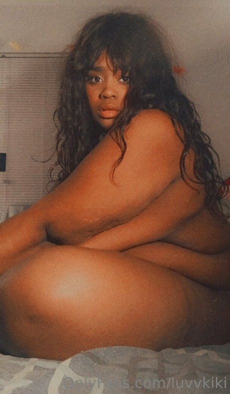 Nacktes geleaktes OnlyFans-Foto von Luvvkiki