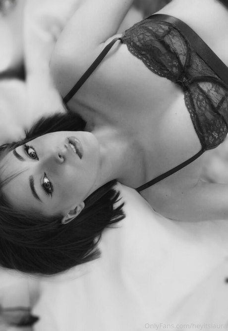 Nacktes geleaktes OnlyFans-Foto von Heyitslaura
