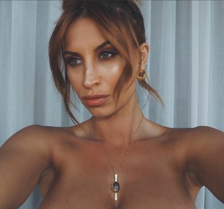 Nacktes geleaktes OnlyFans-Foto von Ferne Mccann