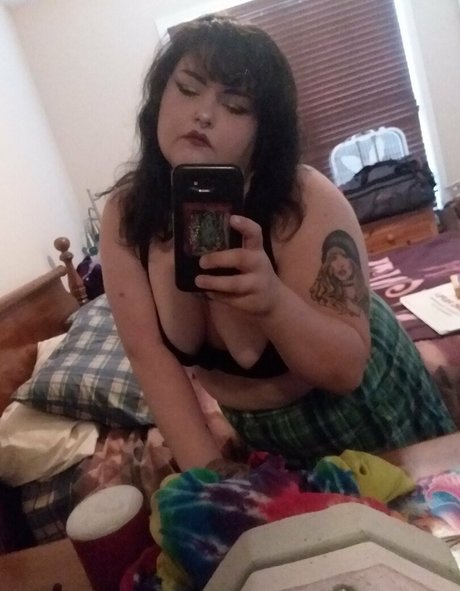 Nacktes geleaktes OnlyFans-Foto von Onechubbywitch