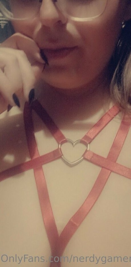 Nacktes geleaktes OnlyFans-Foto von Nerdygamermom89