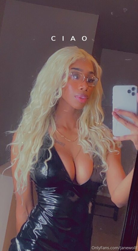 Nacktes geleaktes OnlyFans-Foto von Womanflo