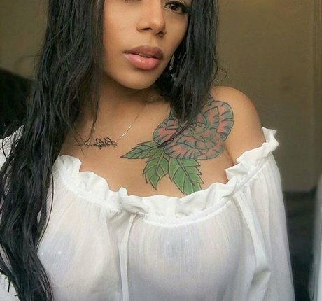 Nacktes geleaktes OnlyFans-Foto von Strella Katt