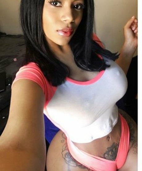 Nacktes geleaktes OnlyFans-Foto von Strella Katt
