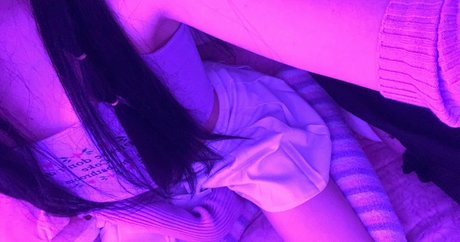 Nacktes geleaktes OnlyFans-Foto von Downbadcracker
