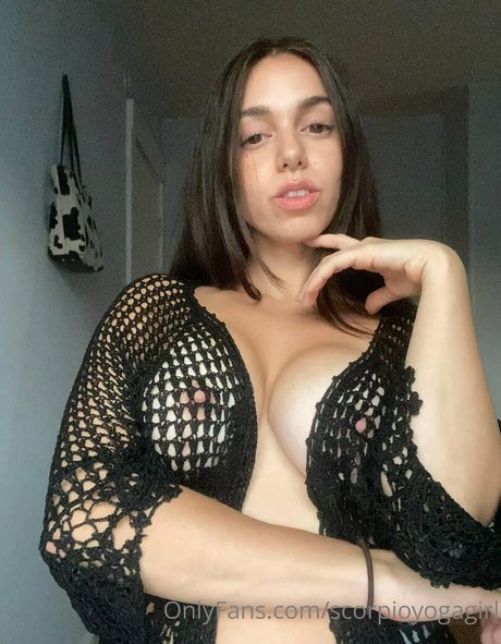 Nacktes geleaktes OnlyFans-Foto von Bendy Lola