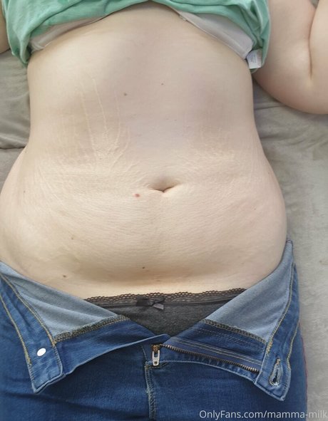 Nacktes geleaktes OnlyFans-Foto von Mammamilk