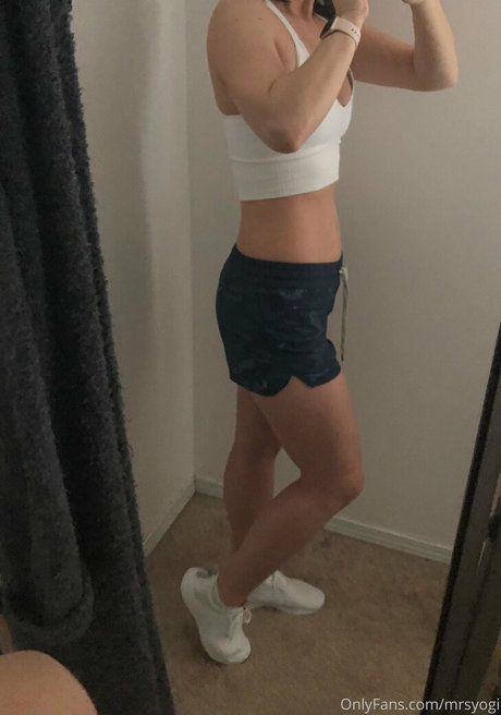 Nacktes geleaktes OnlyFans-Foto von Mrsyogi