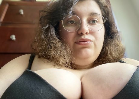 Nacktes geleaktes OnlyFans-Foto von Fatalefayefree