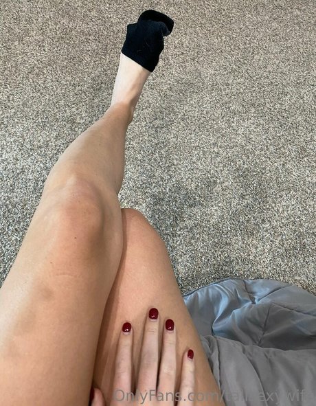 Nacktes geleaktes OnlyFans-Foto von Tallsexywife