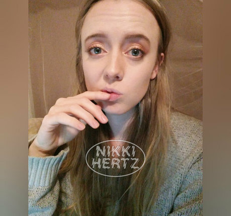 Nacktes geleaktes OnlyFans-Foto von Thenikkihertz