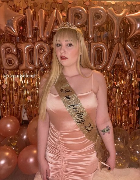 Nacktes geleaktes OnlyFans-Foto von Thatkinkything