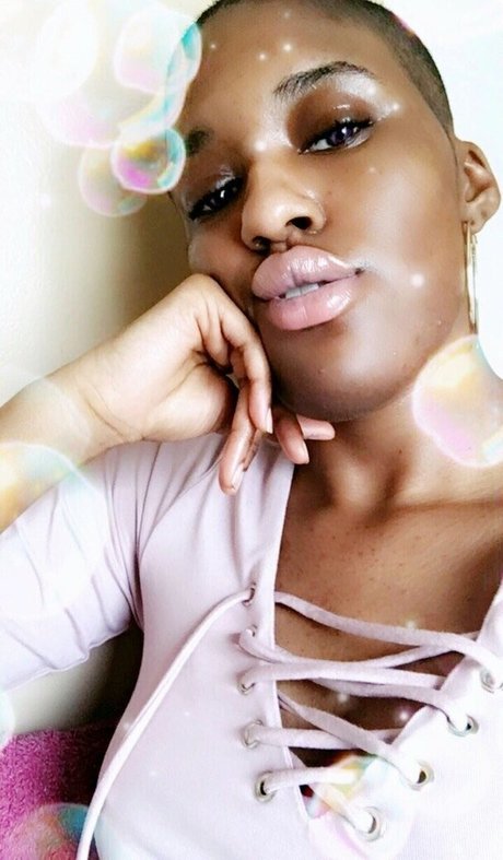Nacktes geleaktes OnlyFans-Foto von Bribunny