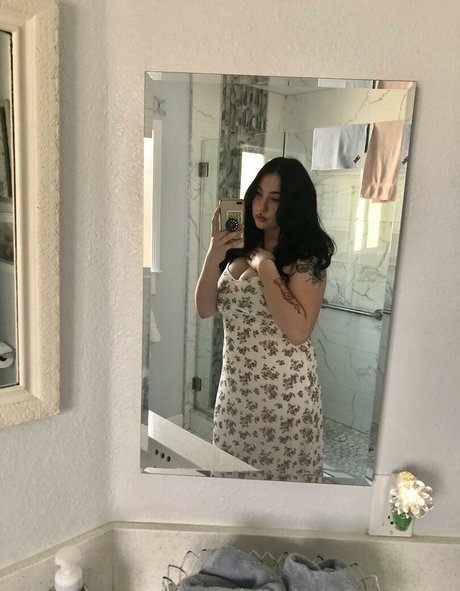 Nacktes geleaktes OnlyFans-Foto von Deathbydesign