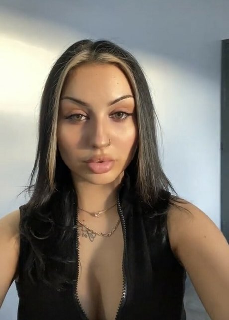 Nacktes geleaktes OnlyFans-Foto von Kheyli